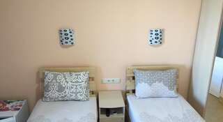 Гостиница Guest house Coral Прибрежное Двухместный номер с 2 отдельными кроватями-4